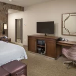 Hampton Inn Murrieta king size bed, tv, and desk